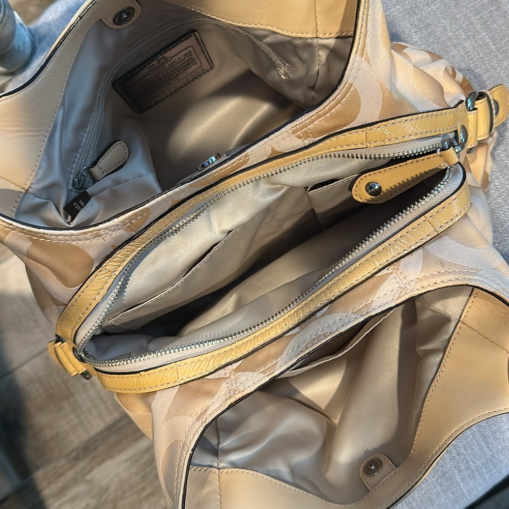 Coach Madison Opt Art Maggie Shoulder Bag. A1073-14305 - Picture 14 of 16